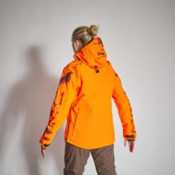 VESTE CHASSE SUPERTRACK FEMME RESISTANTE IMPERMEABLE ORANGE FLUO 500 -Chasse Fournitures Boutique veste chasse supertrack femme resistante impermeable orange fluo 500 2